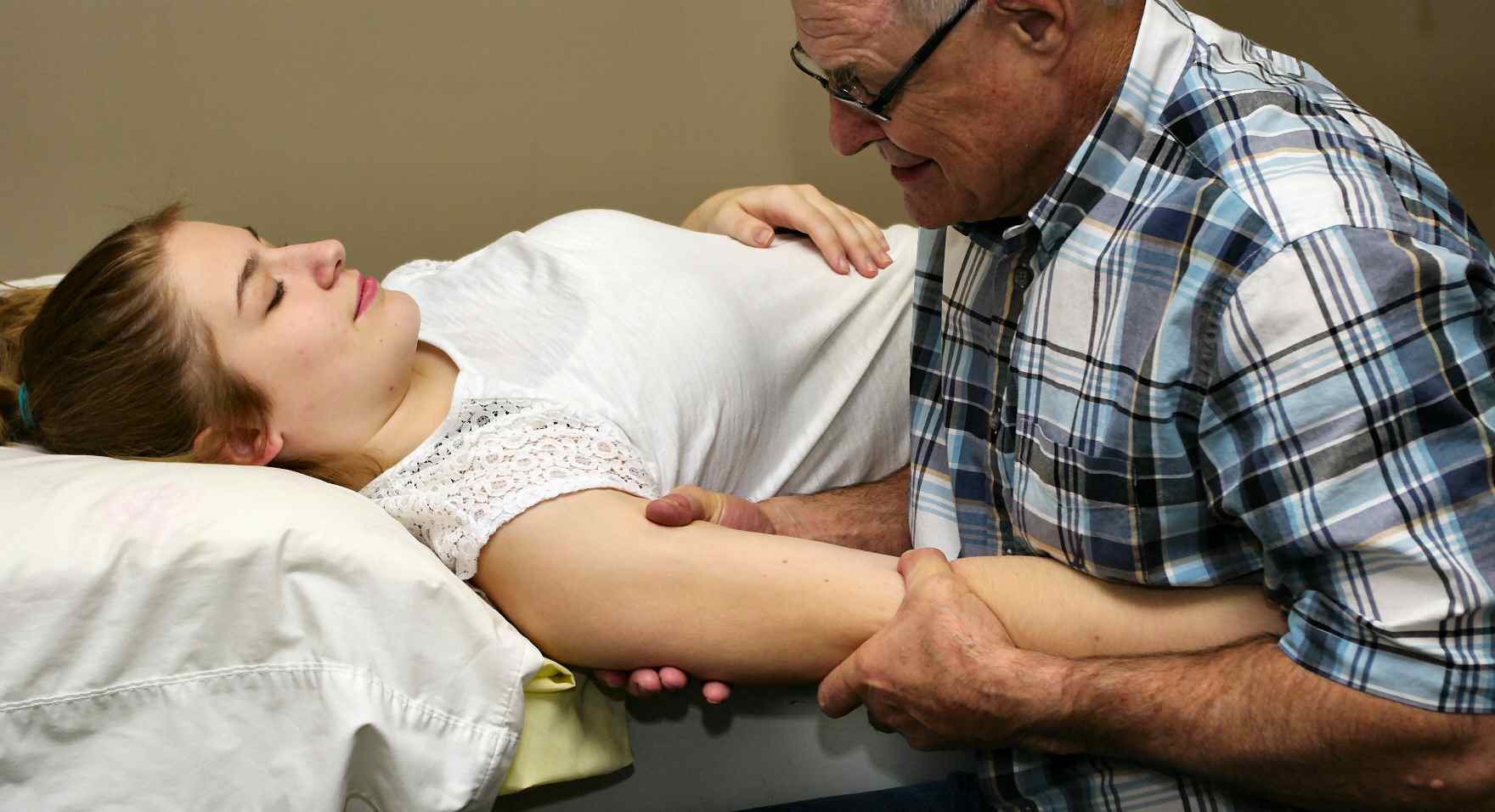 Arm stretch to promote tissue release